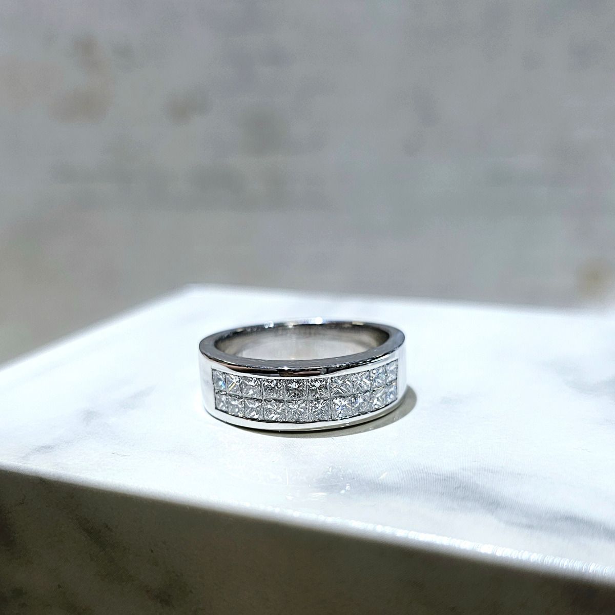 Beautiful 7mm Invisible Princess Cut Men's Ring  in White Gold.