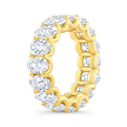 Elegant and gleaming Oval cut diamonds that goes all the way around is beautifully set on this U-Prong design in Yellow Gold.