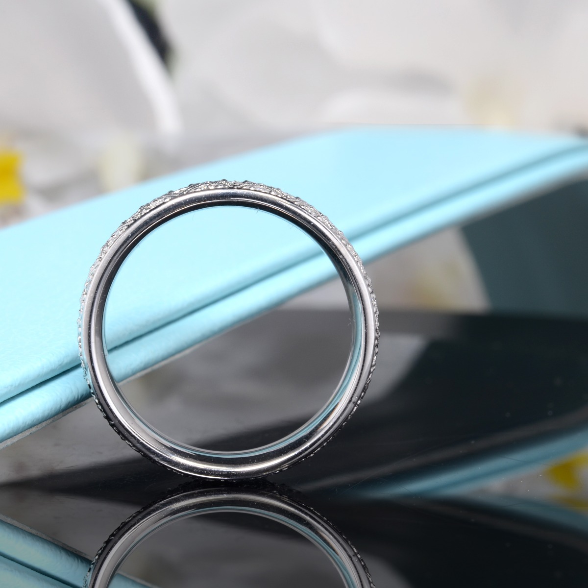 Geometric Men's wedding band in white gold