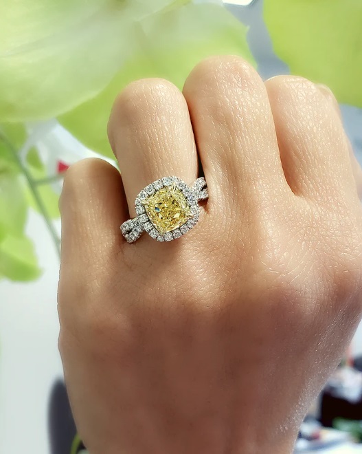4 carat Cushion Cut Diamond Engagement Ring - YouTube