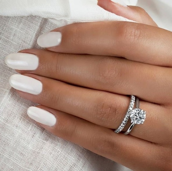 Solitaire Diamond Engagement Ring in white gold with matching wedding band